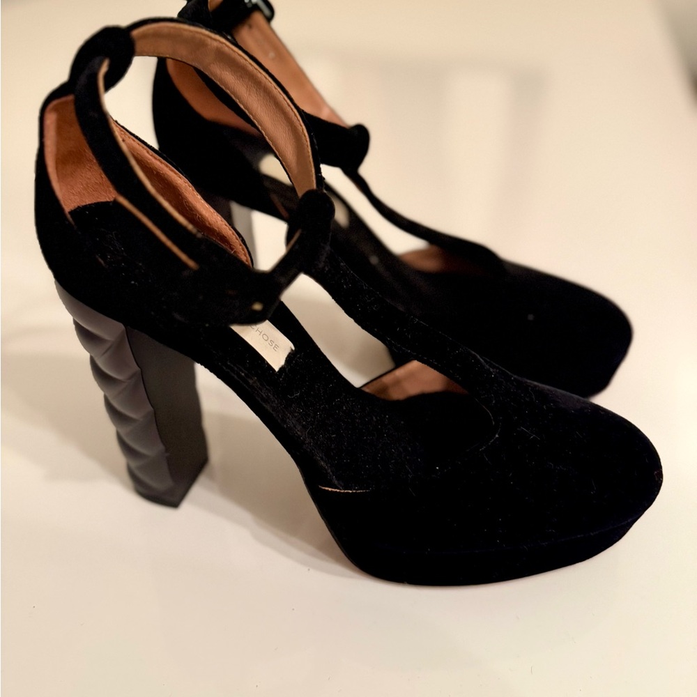 L’AUTRE CHOSE Elegant Black Velvet T-Strap Platform Heels